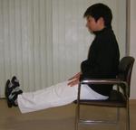 両膝を持ち上げる
